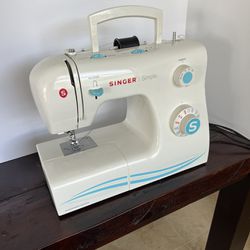 Singer, Sewing Machine Works Great Friendswood, Tx 77546
