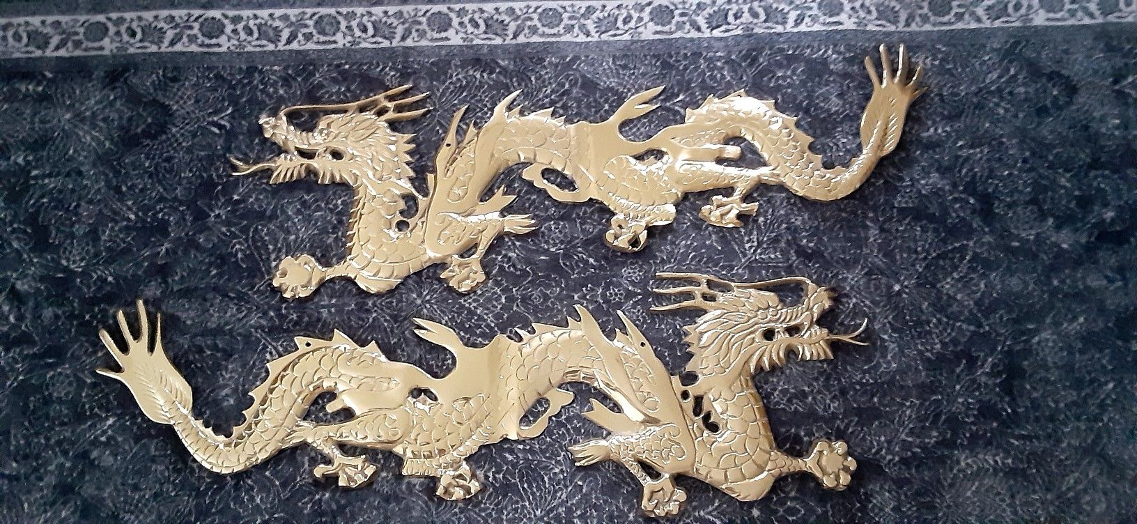 ORIENTAL DECOR A PAIR OF BRASS DRAGON