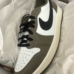 Jordan 1 low OG Medium Olive size 9.5