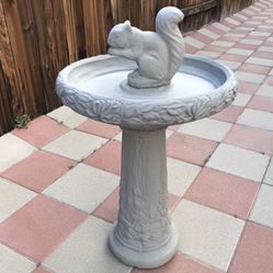 New Bird Bath Made Out Of Cement Perfect Gift 🎁 