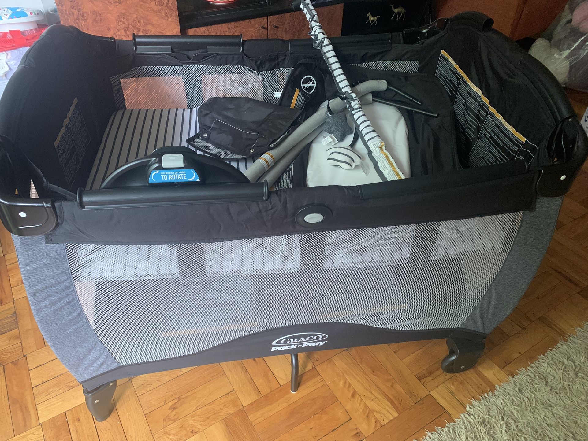 Graco Pack N Play With Napper, Changer, Manual P/up Brooklyn NY 11229