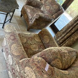 3 Accent Chairs And Coffee Table
