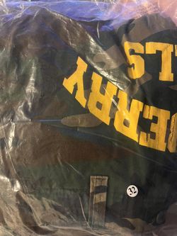 Raspberry Hill Camo Cargo Short Size 32