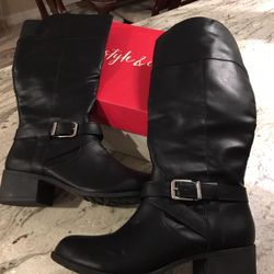Boots size 7 and 7 1/2 each pair $40 brand new