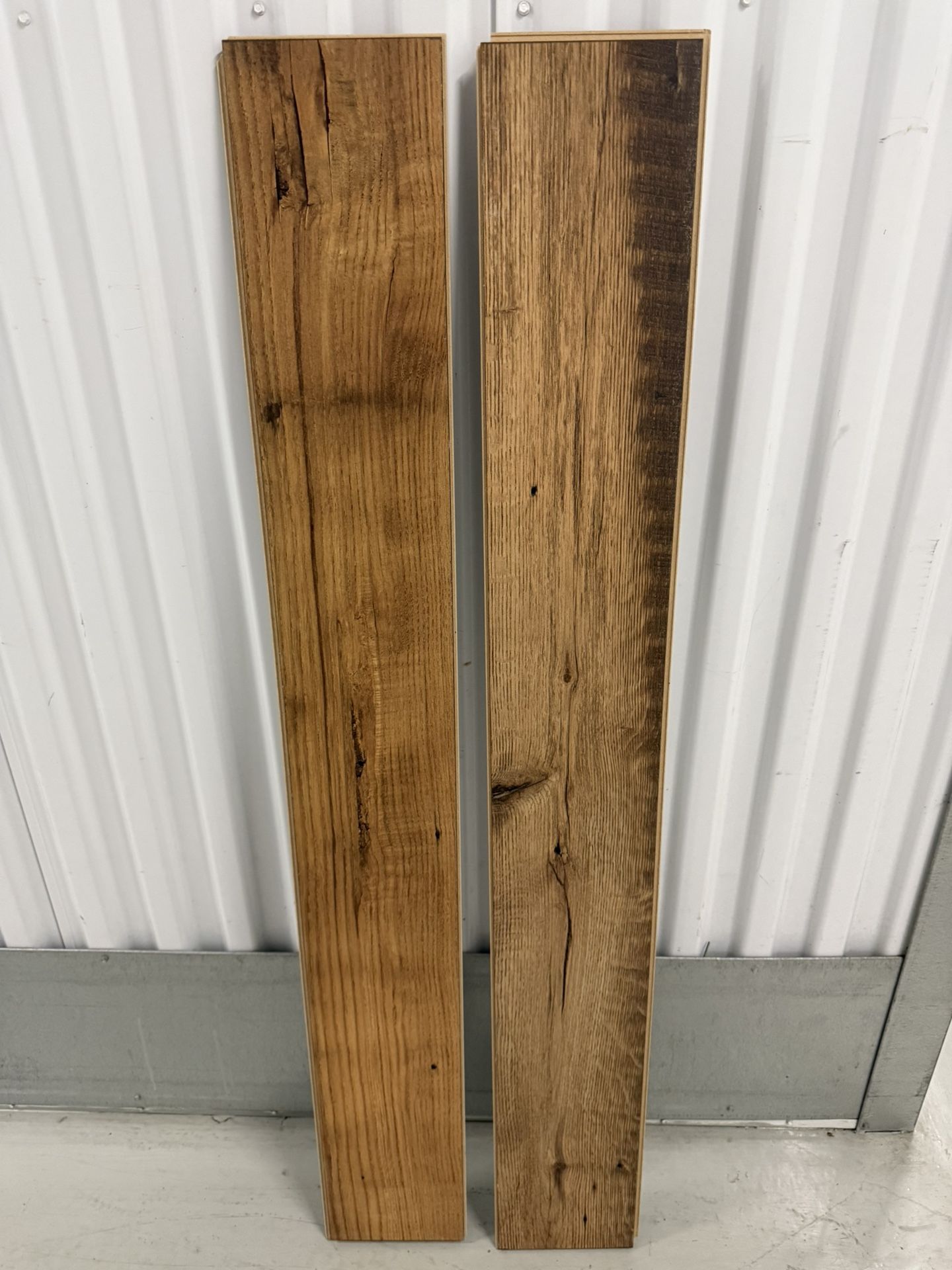 Pergo XP Smoked Umber Oak Laminate Waterproof Flooring w/ SpillProtect! Piso