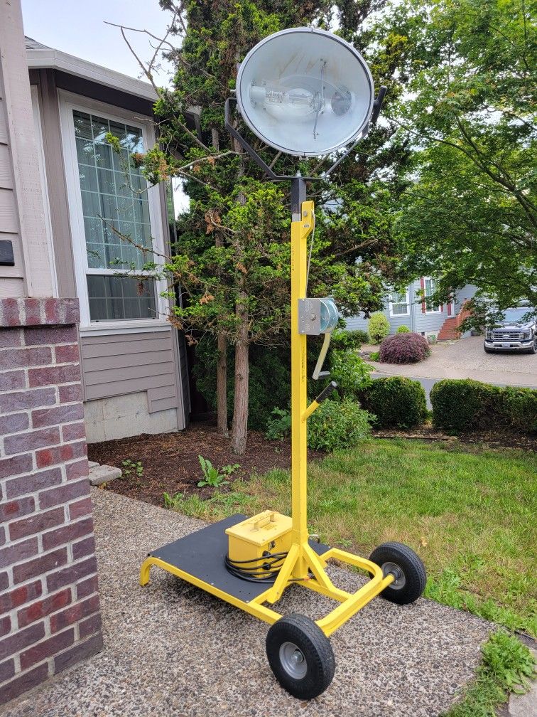 Construction Electric Products 10 Foot 1,000W Metal Halide Light Cart