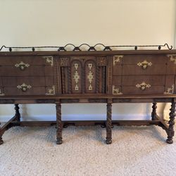 Stunning vintage buffet, sideboard or cabinet 