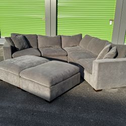 FREE DELIVERY AND INSTALLATION - Thomasville 7 Pieces Lowell Modular Sectional plus 2 ottomans