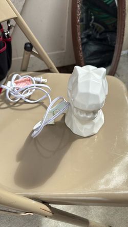 White Geometric Animal Head Table Lamp
