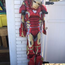 Iron man deluxe costume size large Boys 14/16