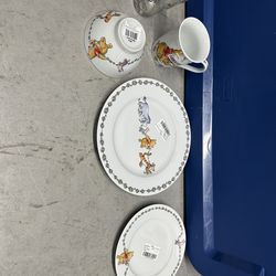 Winnie The Pooh dishes and decor