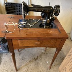 Singer Sewing Machine 