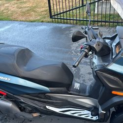 PIAGGIO MP3.  530hp-e. 2023