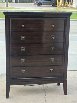 DRESSER