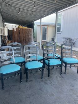 7 sillas 🪑 Tapiceria nueva casi nuevas