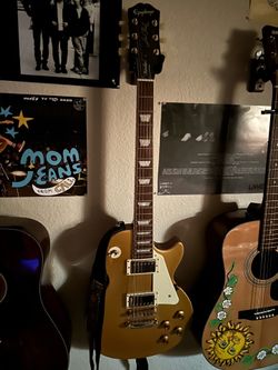 Epiphone Les Paul golden top and fender mustang amp