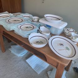 1930s, art deco/Egyptian motif dinnerwear — 8 place settings