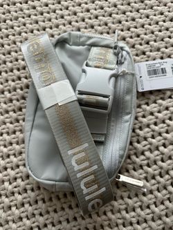 Lululemon Everywhere Belt Bag – New with Tags