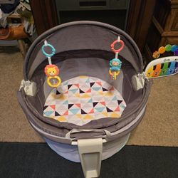 Fisher-Price
Portable Bassinet On-The-Go Baby Dome, Travel Play Space with Developmental Newborn