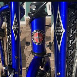 SCHWINN FRONTIER SMALL 17" FRAME Mountain Bike 26” Beautiful Blue Metallic