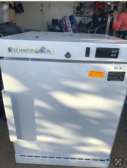 2.5cu ft Pharmaceutical/Vaccine Benchtop Solid Door Freezer