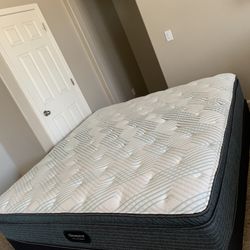 KING BEAUTYREST PRESSURESMART MATTRESS AND FREE BOX SPRINGS 