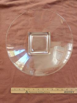 Glass bowl on square pedestal