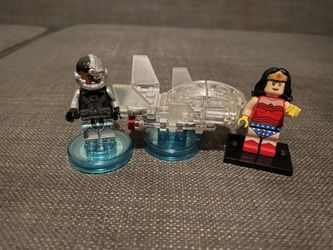 LEGOS DC: Cyborg and Wonder Woman with her Invisible Jet