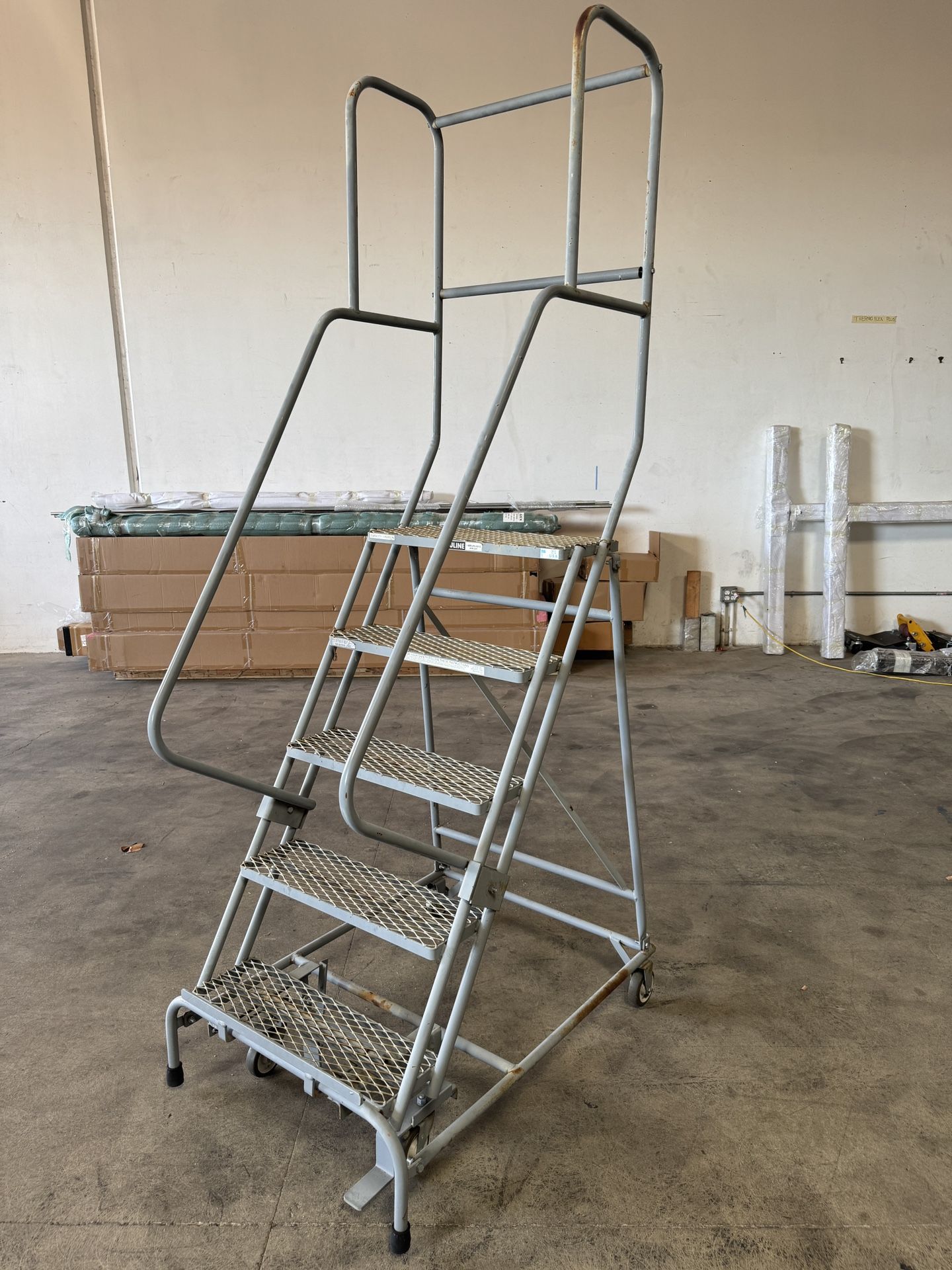 5 Step Uline Ladder With Wheels 