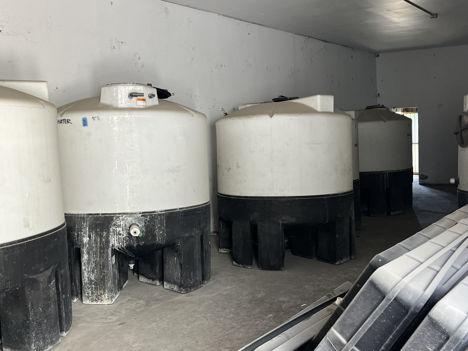 1050 Gallon Tank 