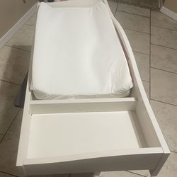 Evolur changing Table And Pad 