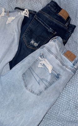 Women’s American Eagle Ripped jeans