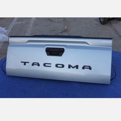 Silver Tacoma tailgate 2024-2026