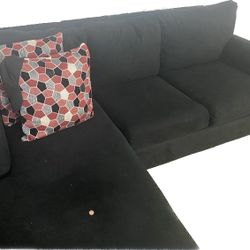 Black Couch With Pillows