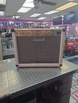 Marshall DSL 40 Guitar Amp (White/Tan)
