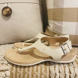 Women’s Vionic Terra Leather Thong Slingback Cream Buckle Sandals Size 8.5