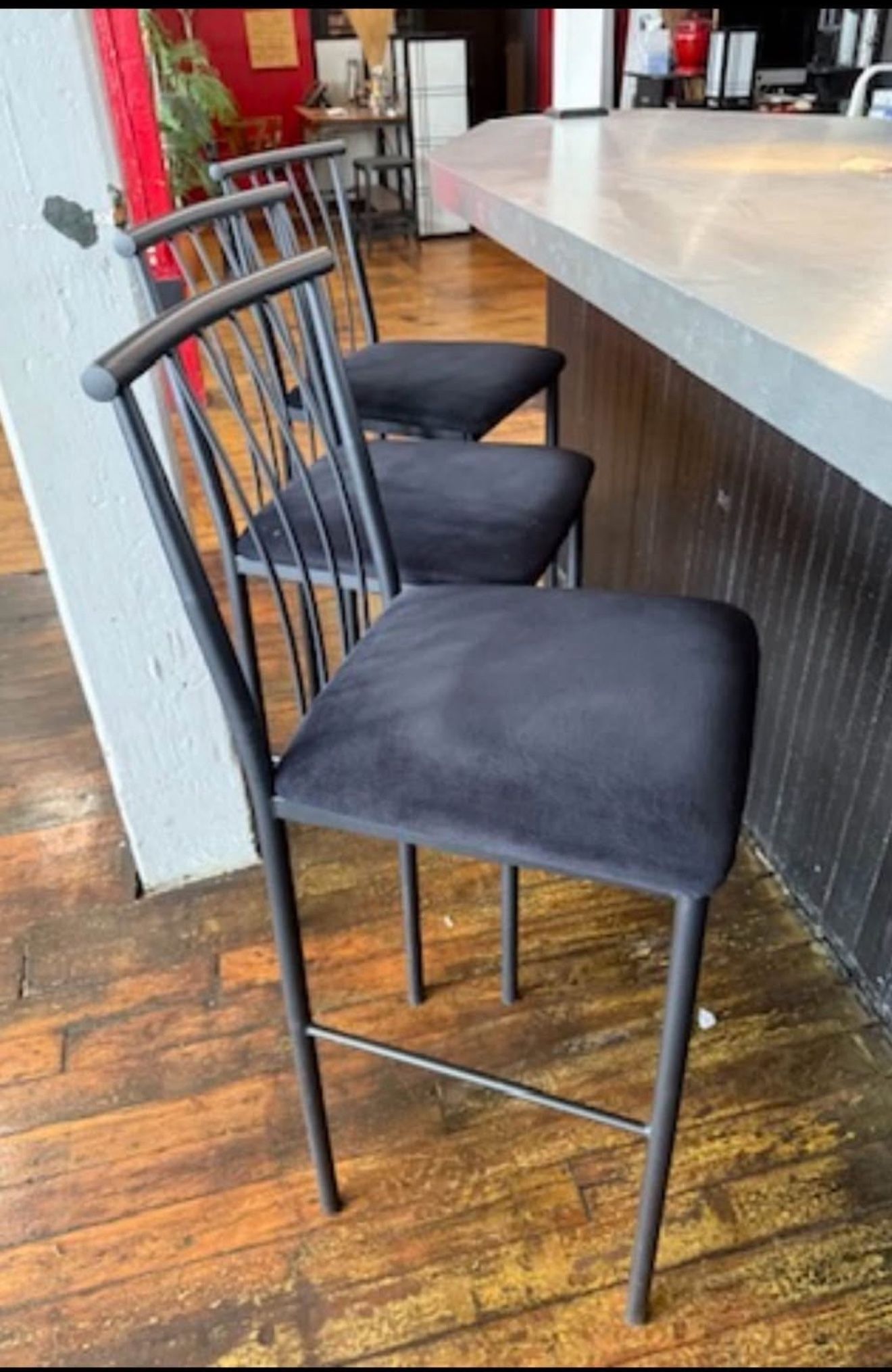 Set of 10 Black Metal Barstools – Sleek & Comfortable