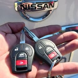Car Keys And Remotes  / Llaves De Carro Y Controlles 