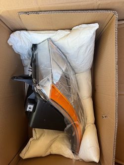 2009 Nissan Sentra brand new left front headlight