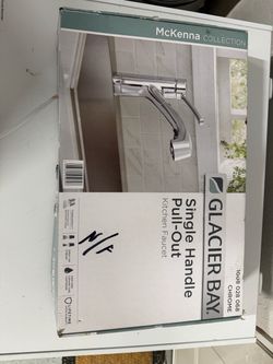 Glacier Bay McKenna Single-Handle Pull-Out Kitchen Faucet (Chrome) – New