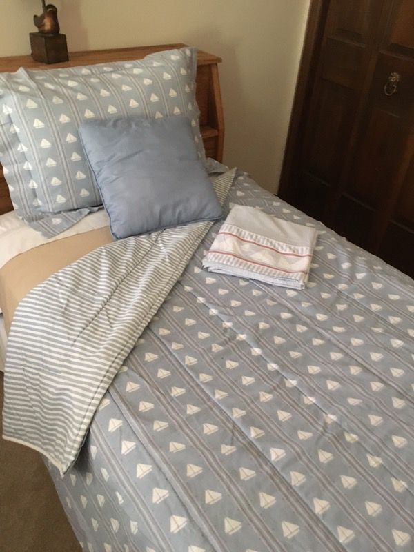 Twin Comforter Set & Matching Sheets