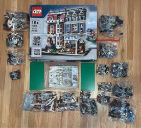 LEGO Creator Pet Shop #10218 New Open Box