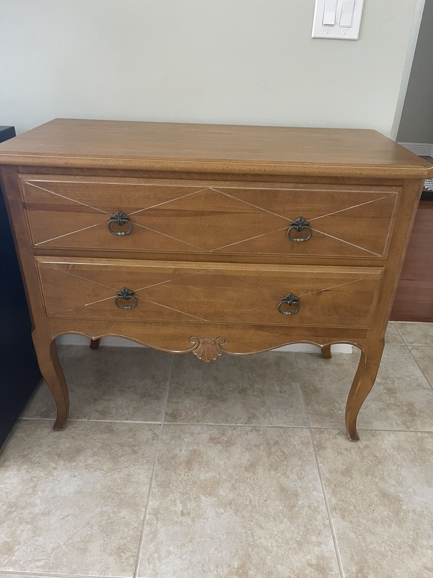Ethan Allen solid wood console table/night stand/foyer table