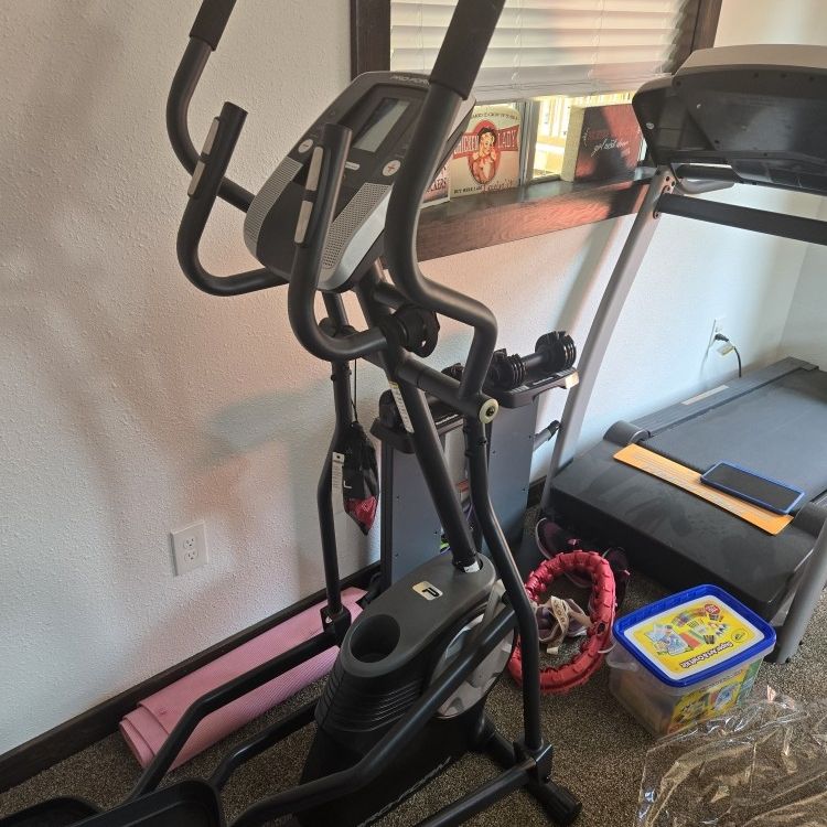 Proform Elliptical 475e for Sale in Renton WA OfferUp
