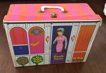 Vintage 1965 Barbie's MOD'ern Cousin Francie House Carrying Case Doll Play Set