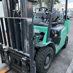 Mitsubishi/Caterpillar FG25N Forklift