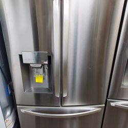 LG 28cu.ft 3-Door French Door Refrigerator