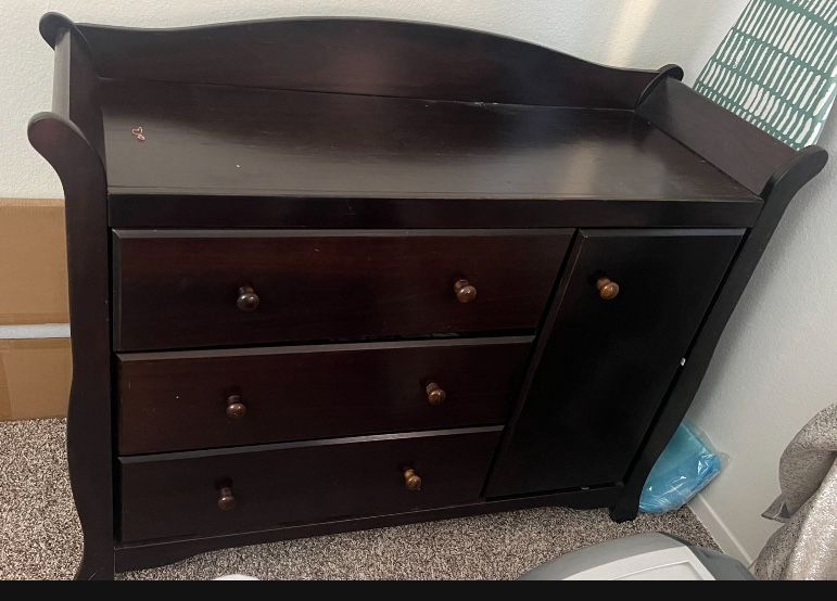 Dresser changing table