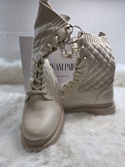 Dream Pairs Women's Fashion Lug Sole Combat Boots Size 7.5