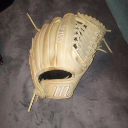 Marucci Left-handed Ascension Series Glove